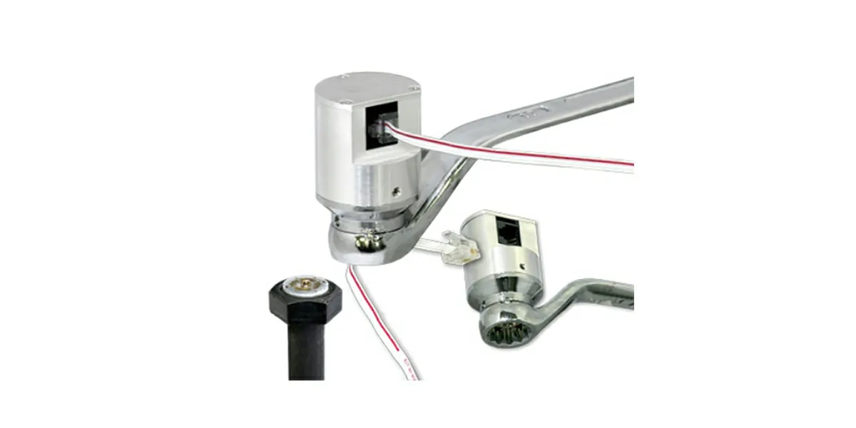 Bolt axial force measuring wrench