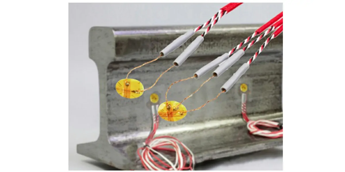 Magnetic field strain gauge