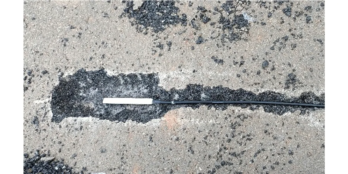 Pavement surface Strain Gauge